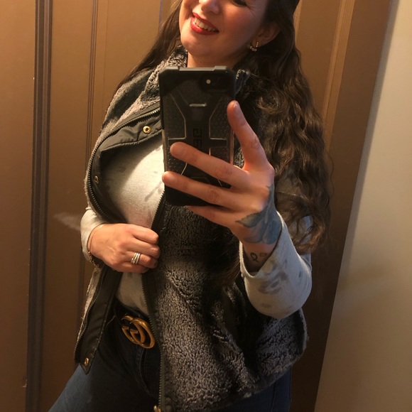 Reversible Green & Faux Fear Vest - Picture 3 of 10